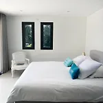 Villam, Piscine, A Pied لا كروا فالميه
