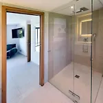 Villam, Piscine, A Pied