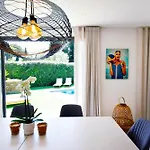Villam, Piscine, A Pied וילה