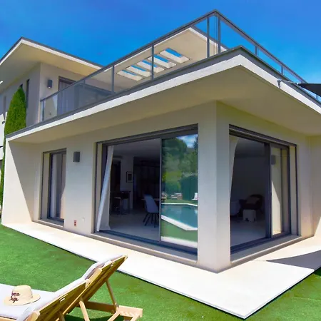 Villam, Piscine, A Pied Villa